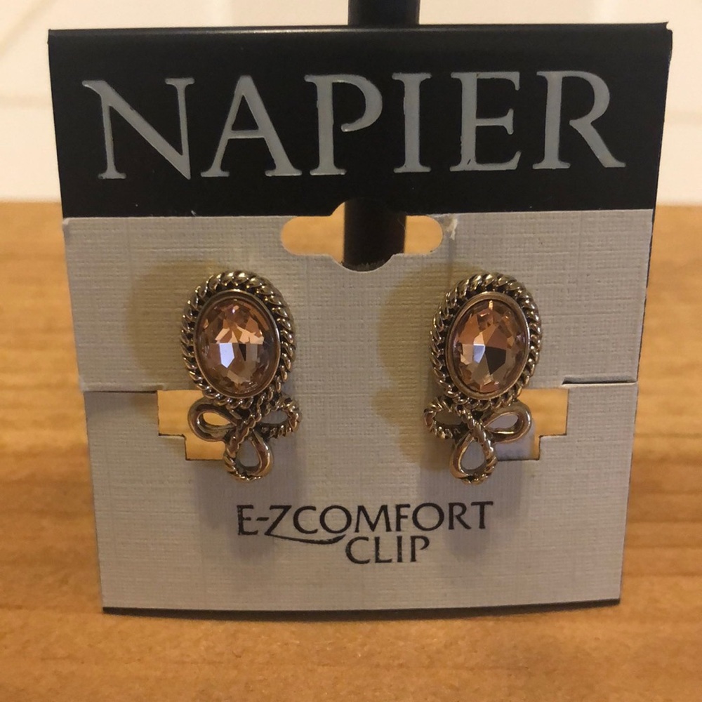 ⭐️NAPIER CLIP EARRINGS⭐️